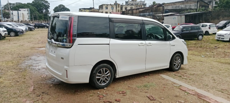 toyota-noah-2018-for-sale-canon-motors-kenya